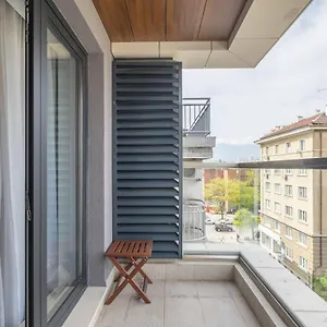 - Mall Of & Metro Station Apartment